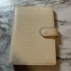 Epi Louis Vuitton ring agenda cover